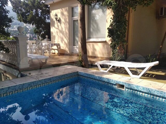 Дом 200 м² на участке 8 сот.