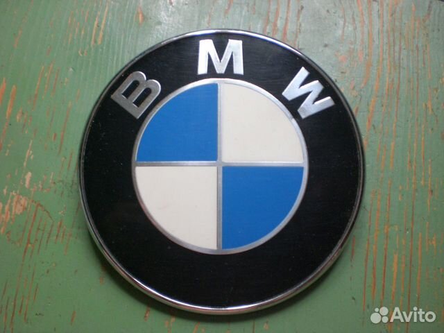 Юбилейная эмблема bmw