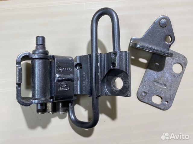 Петля передней двери Ауди Q7