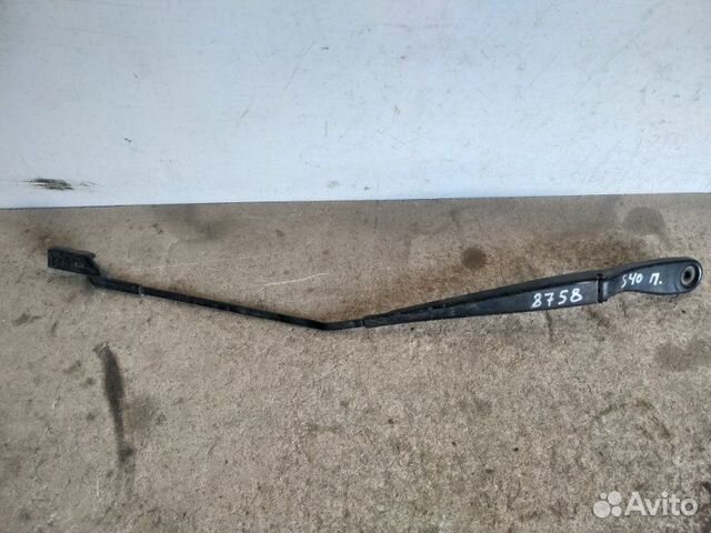 Поводок стеклоочистителя правый Volvo S40