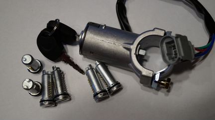 Замок зажигания, личинки дверей Iveco Daily 99-12