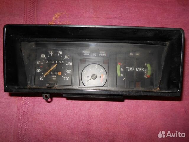 Щиток приборов на Вольво 240
