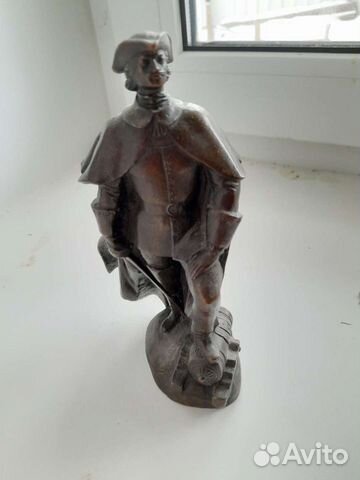 Статуэтка бронзовая 