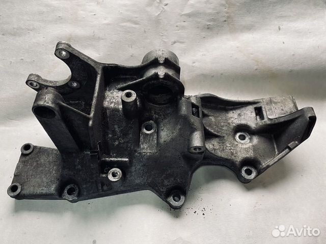 Кронштейн генератора/насоса гур VAG 06B903143F