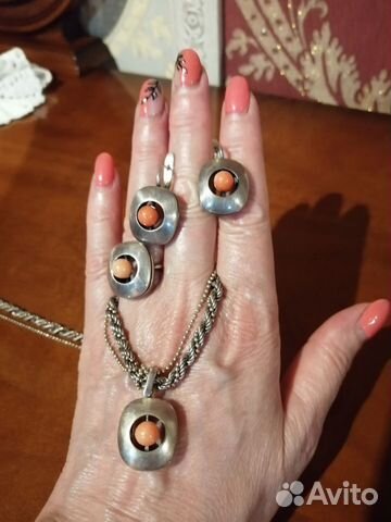 Серебряный комплект с кораллами