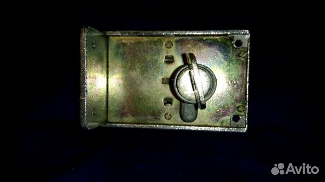 Дверные замки и личины