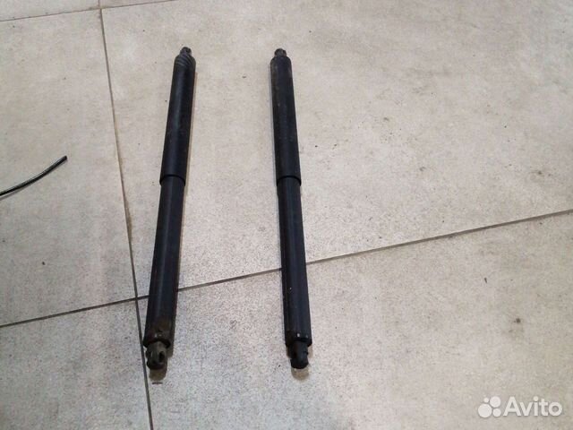 Амортизаторы крышки багажника на BMW X5E70