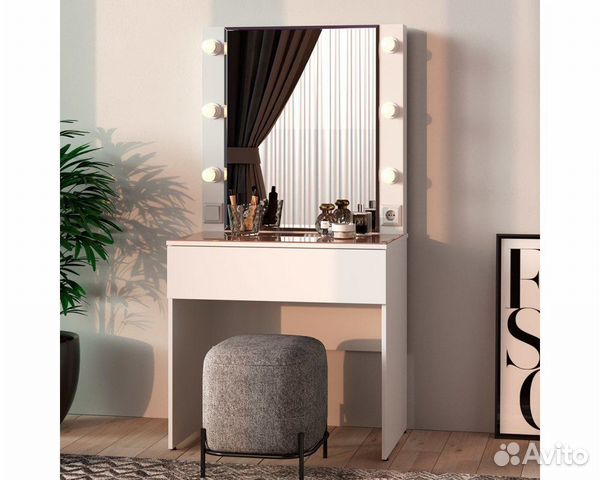 Гримерный/макияжный стол с лампочками