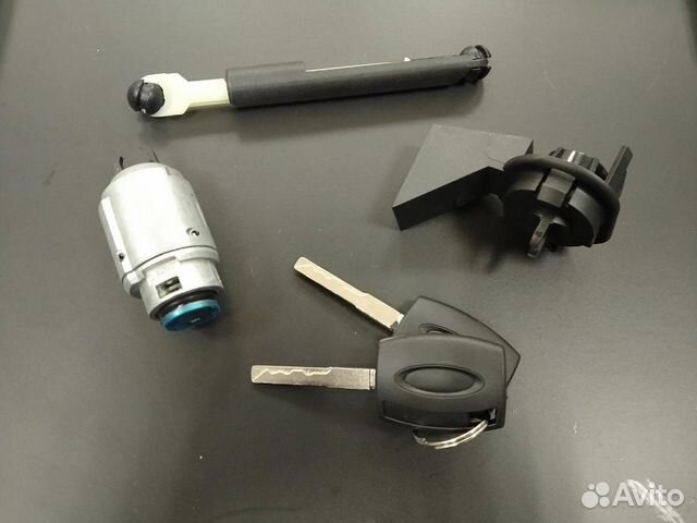 Замок капота Форд Фокус 2