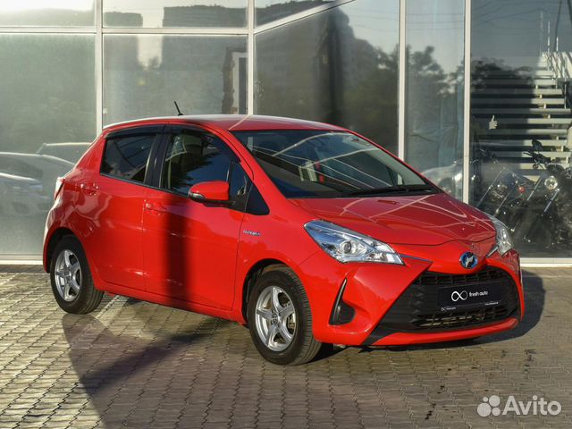 Toyota Vitz 2017 гибрид