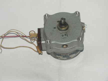 Двигатель с редуктором