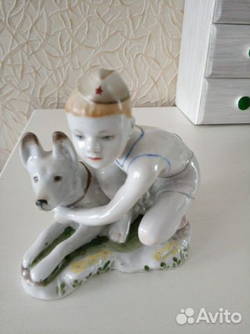 Фарфоровая статуэтка "Мальчик с собакой" лфз + др