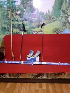 Беговые лыжи (в комплекте с ботинками и палками, и