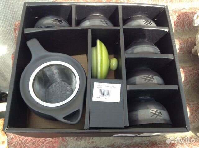 Чайный набор фарфоровый (чайник и 6 пиал)