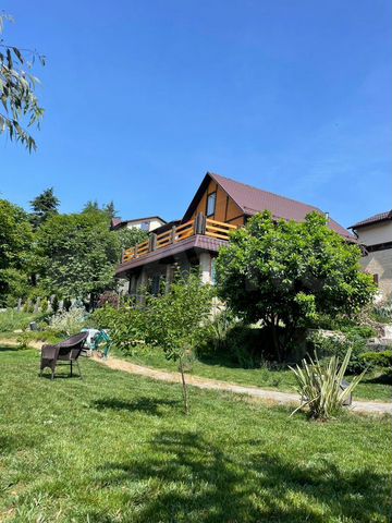 Дом 1000 м² на участке 20 сот.