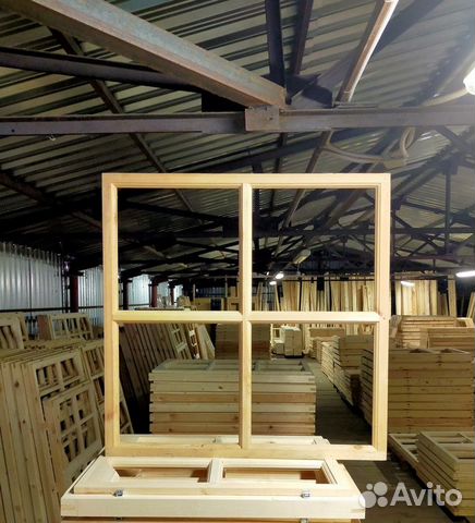 Деревянное окно для веранды