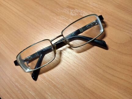 Очки для зрения. Правая линза -8.5, левая -8.0