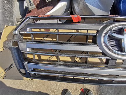 Решетка радиатора Toyota Land Cruiser 200 Restail