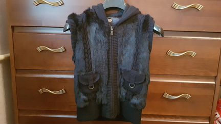 Меховой жилет Pellessimo Paris с капюшоном М