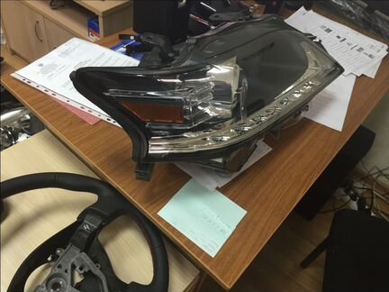 Правая фара на Лексус Rx350, Rx270 в идеале ксенон