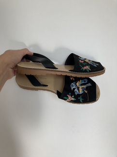 Босоножки Charles & Keith