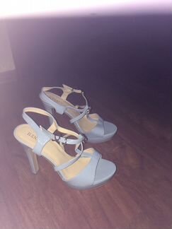 Туфли на каблуках