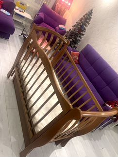 Детская кроватка с маятником и комодом