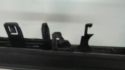 Молдинг (накладка кузовная), Крыла левое переднее