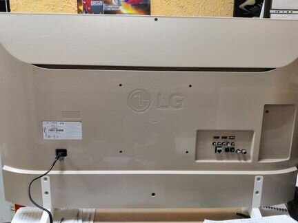 Продам телевизор lg 43 с разбитой матрицей