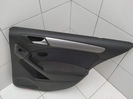 Обшивка задняя правая 5K6867212EQ VW Golf VI 2009