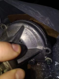 Помпа на renge rover vouge 4,4 ягуар