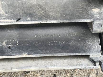 Решетка в бампер центральная A8 4E 4E0807683A
