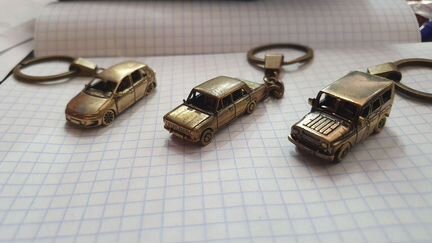 Брелок, машинки-легенды, бронза