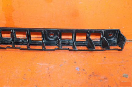 Кронштейн бампера задний Skoda Rapid 1 2014-Нв