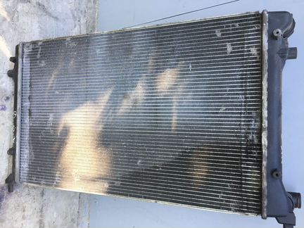 Радиатор охлаждения 1K0121251AC VW Passat B6