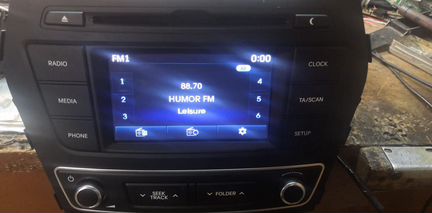 Штатное мультимедийное устройство C ж/к экраном