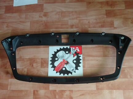 Кронштейн решетки радиатора 09-12