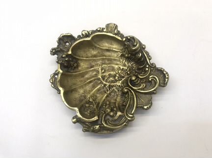 А561 Старинная бронзовая пепельница в виде морской