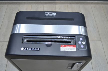 Уничтожитель бумаг (шредер) Bulros 870C