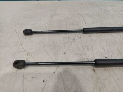 Амортизаторы капота Kia Sorento 2 XM 2009 - 2012