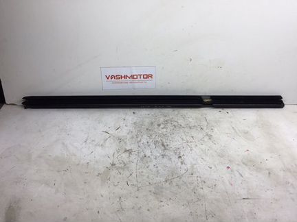 Уплотнитель стекла задний правый Volkswagen Tiguan