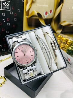 Милый женский набор Tissot часы + два браслета