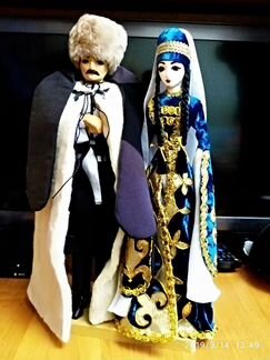 Композиция кукол в национальной одежде