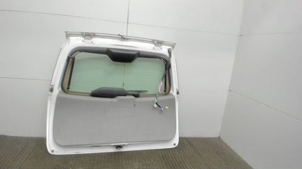 Пятая дверь Pontiac Vibe 1, 2006