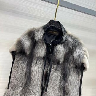 Жилетка меховая комбинированная Louis Vuitton