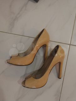 Скидкатуфли бежевые на каблучке с открытым носиком