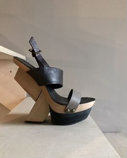 Дизайнерские босоножки United Nude