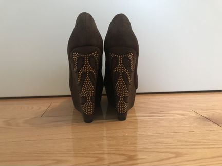 Туфли на танкетке