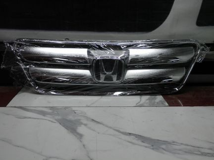 Решетка радиатора Хонда црв 2