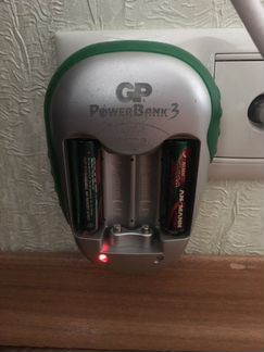 Зарядка GP для аккумуляторных батареек